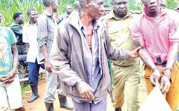 Poliisi ng’etaasa Nsubuga eyakwatiddwa mu bubbi. Poliisi ng’etaasa Nsubuga eyakwatiddwa mu bubbi.