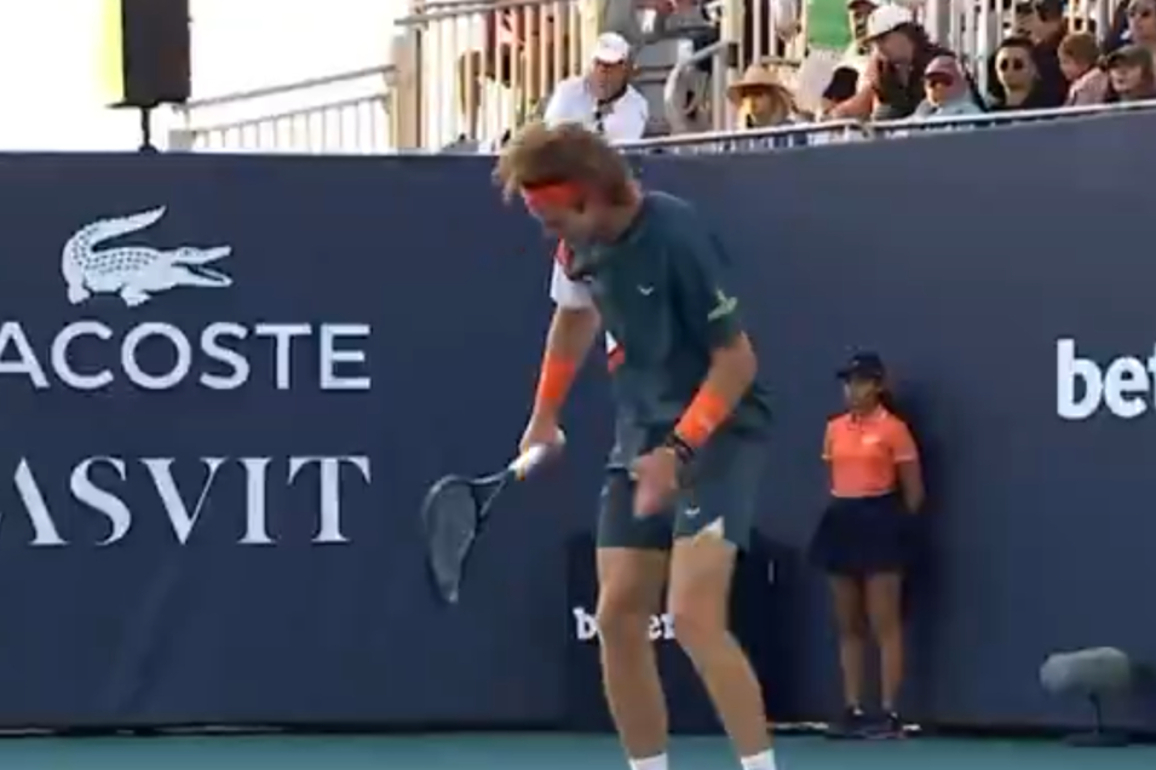 Rublev tuvo otro momento de furia con su raqueta en la derrota ante Bergs en Miami - Cooperativa.cl