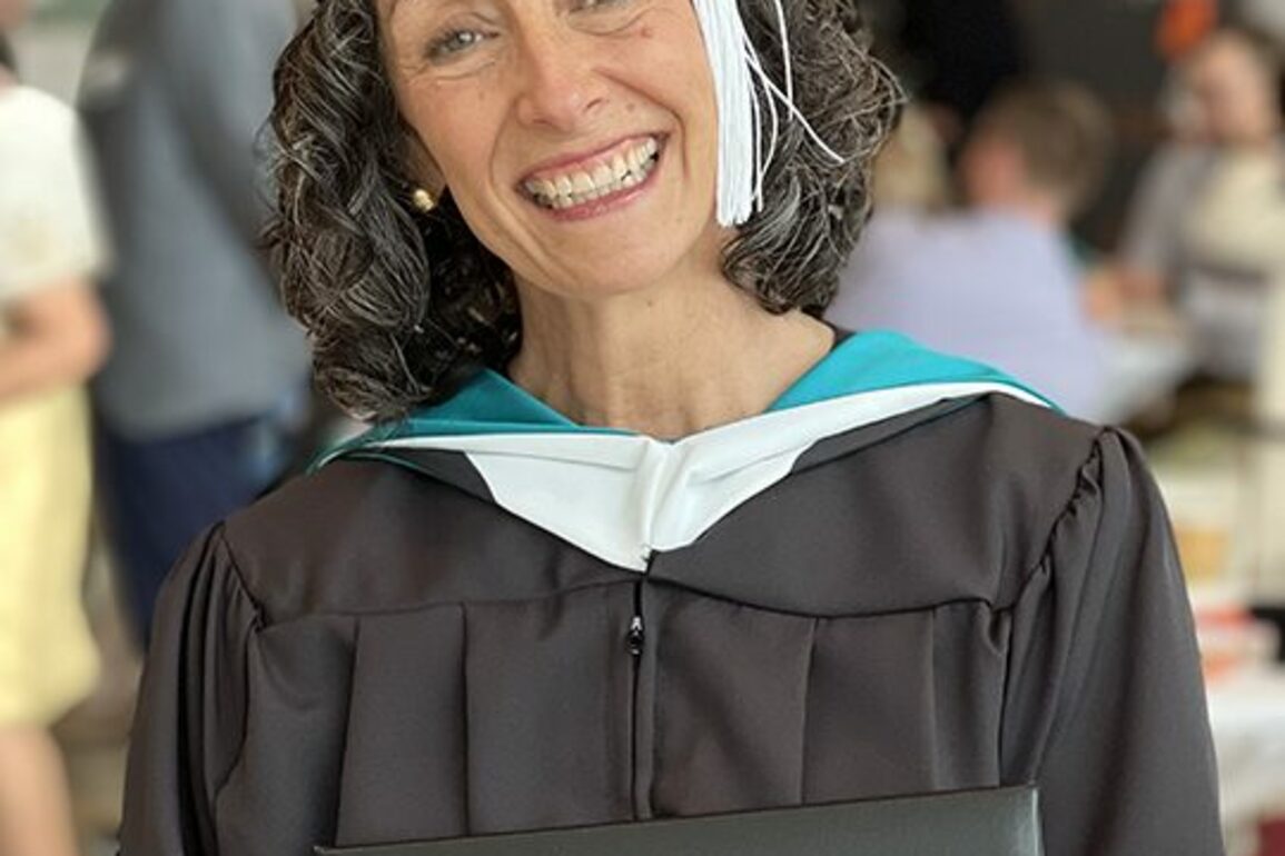 Lynn Davis Earns Master of Arts from Spertus