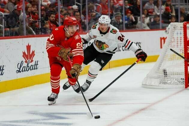 Blackhawks take advantage of power play to defeat Red Wings