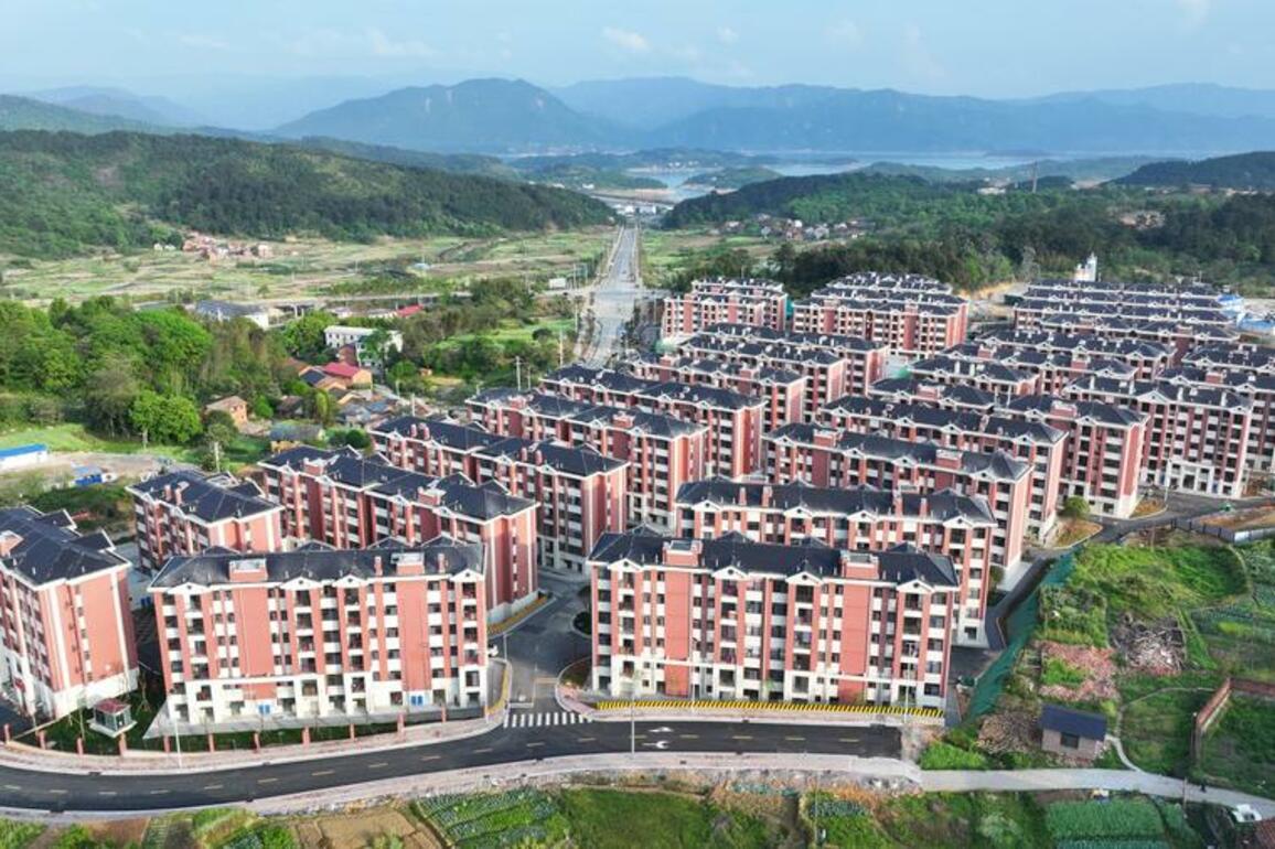 Life is gradually restored on resettlement sites for rainstorm affected people in China's Hunan
