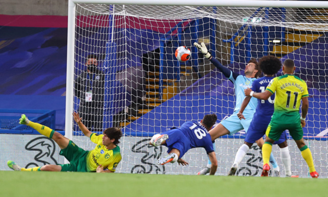 Giroud guides Chelsea closer to Champions League Giroud guides Chelsea closer to Champions League
