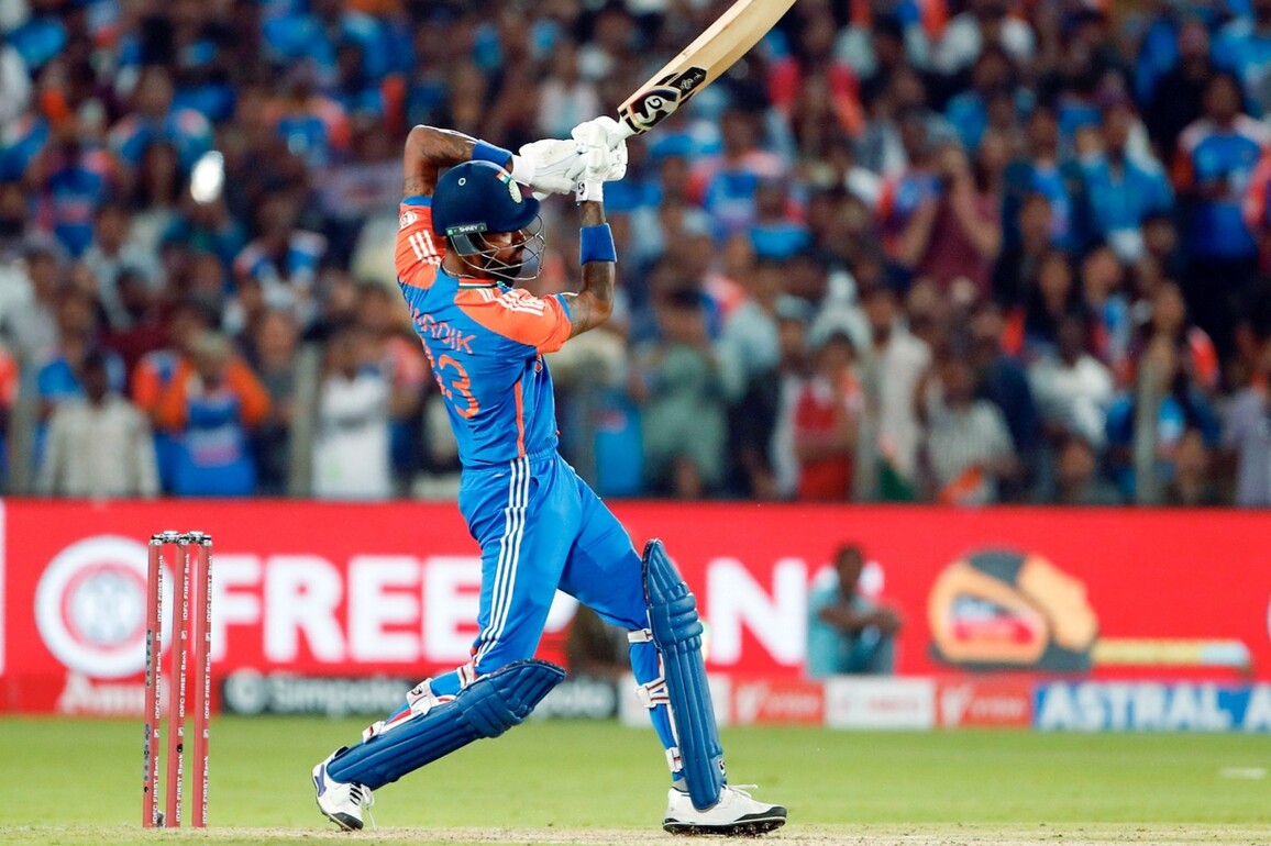 Pandya rescues India; sets South Africa 176-run target in first T20I