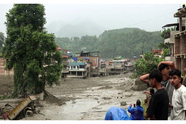 Tamil Nadu ministers visit Delhi help centre coordinating rescue operations for Nepal flood disaster