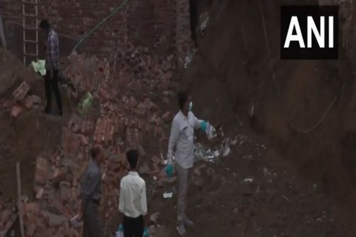 Delhi: 3 dead, 1 injured as under-construction building collapses in Paharganj, rescue ops underway