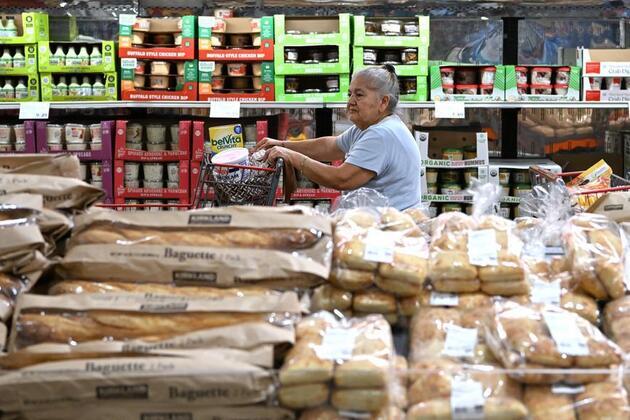 U.S. consumer confidence drops in July amid overall economic anxiety