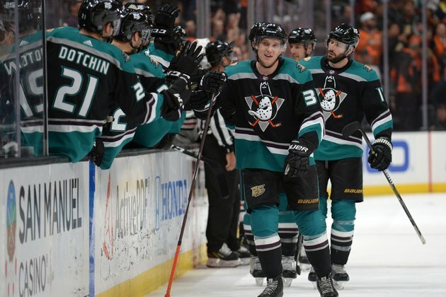 Ducks gunning for 6th straight win vs. Hurricanes