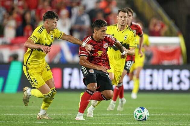 Goalkeepers stand out as Crew, Red Bulls play to scoreless draw
