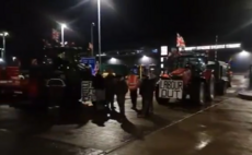 Farmers protest at Lidl distribution centres