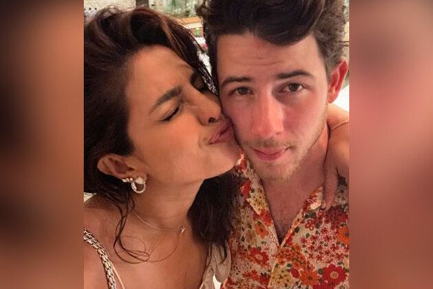 Priyanka Chopra, Nick Jonas groove to 'APT' at Blackpink's NYC concert