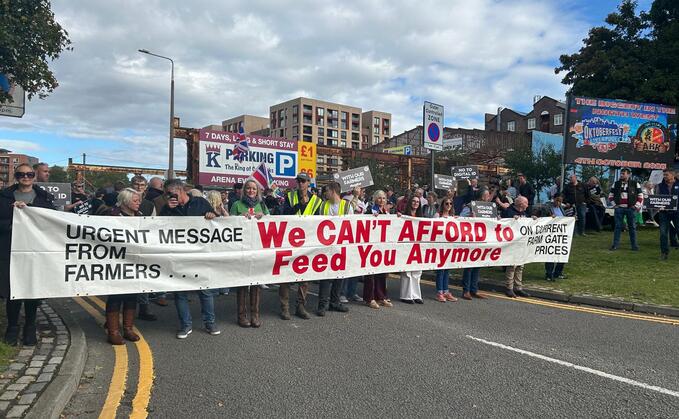 Farmers lead Trailer of Truth through Liverpool as Labour Party Conference gets underway