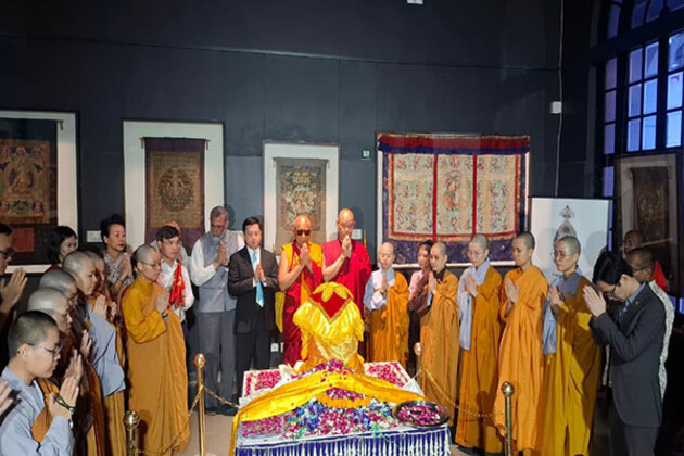 Monks offer prayers to Sarnath Buddha Relic before it commences sacred journey to Vietnam