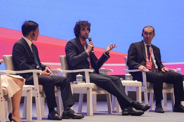 Global mayors inspired by transformation of China's porcelain capital