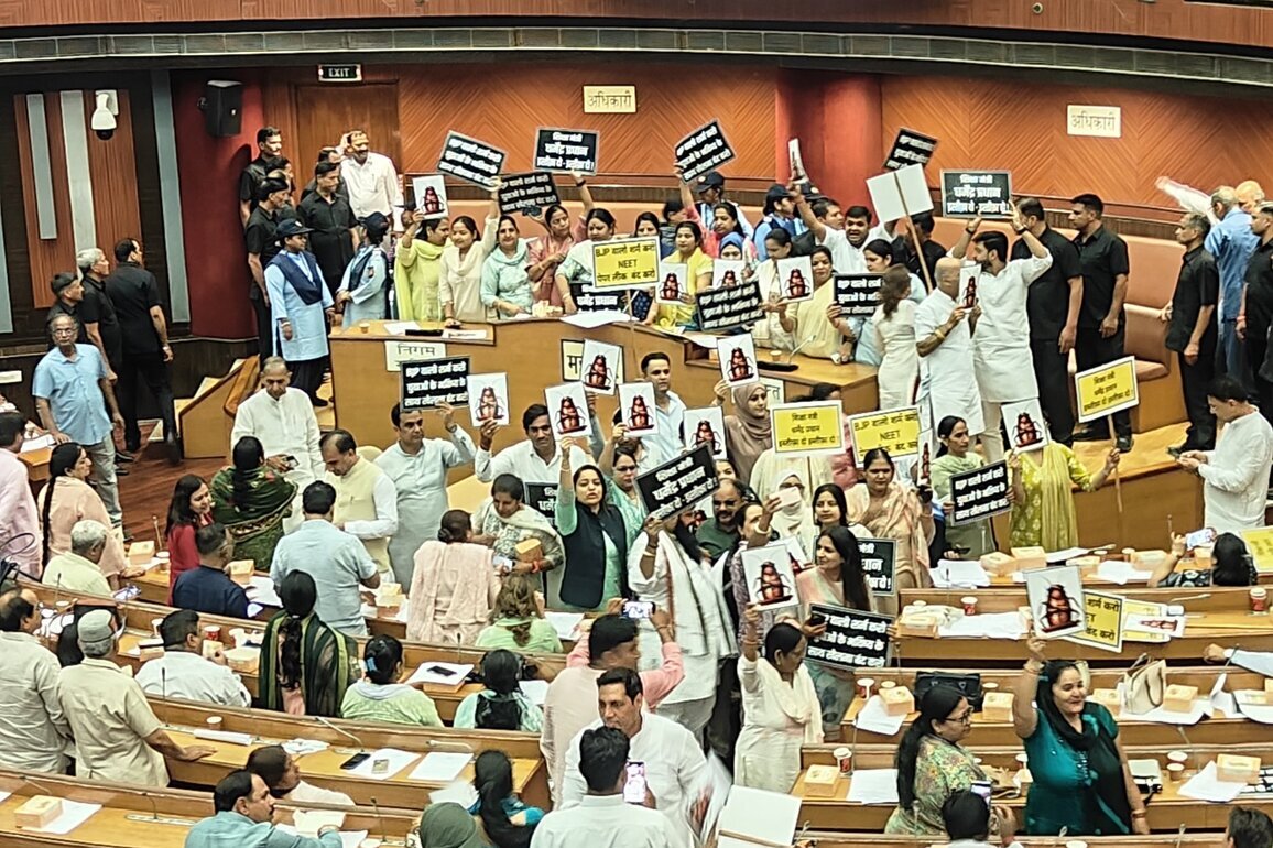 AAP targets Centre over NEET- UG paper leak
