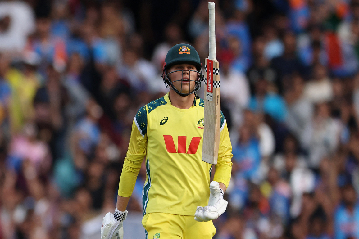 Babar fails, Connolly shines in Perth Scorchers' five-wicket win in BBL opener