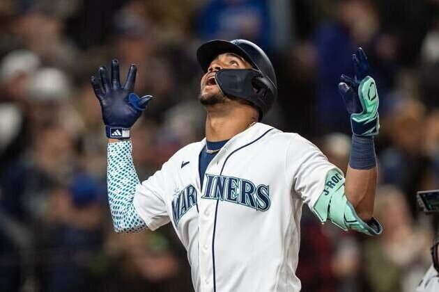 Julio Rodriguez, Mariners rally from 5-run deficit to walk off Astros