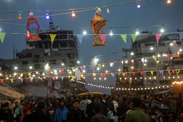 Mideast in Pictures: Iftar in war-torn Gaza