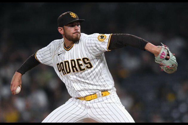 Padres get past Giants thanks to seven-run eighth