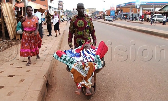With no ambulance, wheelbarrow saves elderly's life With no ambulance, wheelbarrow saves elderly's life
