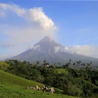 Thousands evacuated as Mayon Volcano erupts in Philippines