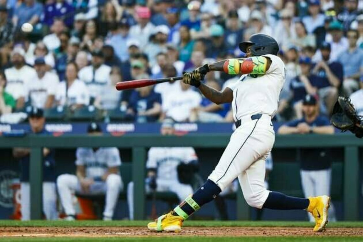 Randy Arozarena, Mariners look to continue power surge vs. Royals