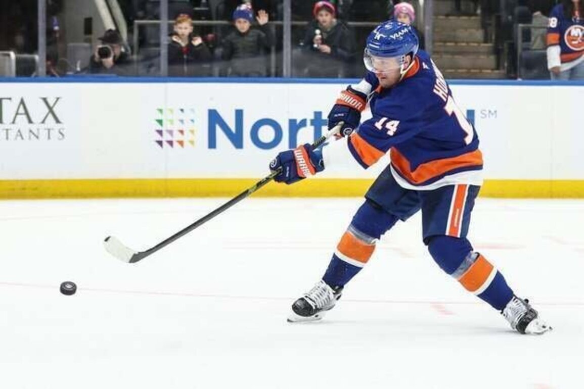 Islanders' Bo Horvat exits due to lower-body injury