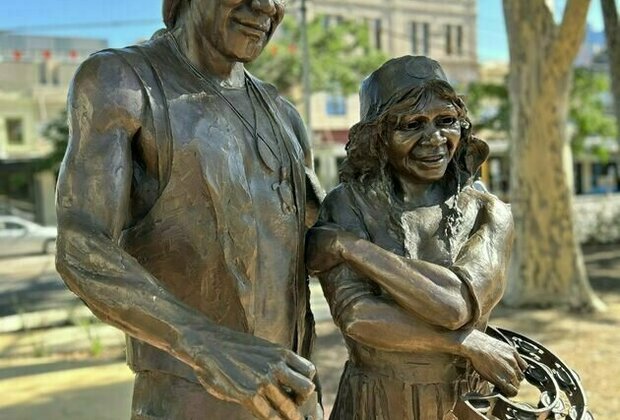 A new public statue of Archie Roach and Ruby Hunter shows a bright future for Australian monuments