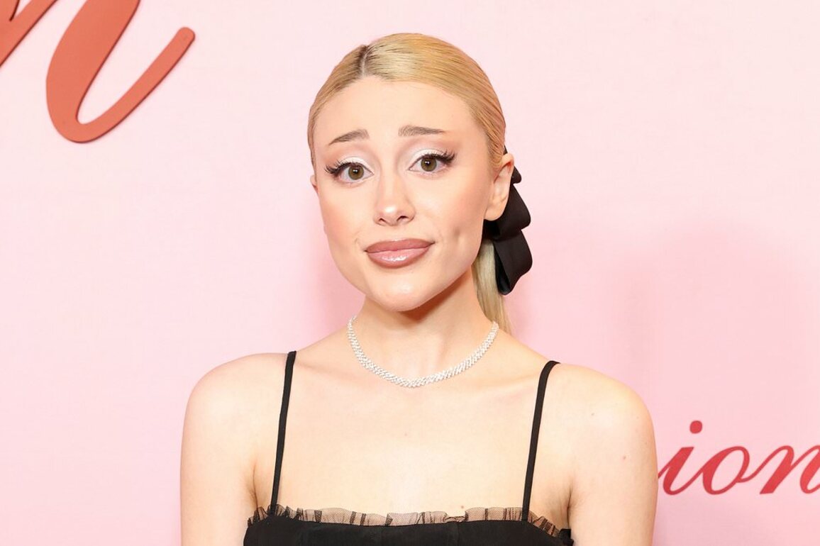 Ariana Grande lookalike sparks concern by going for cosmetic surgery to look more like her idol