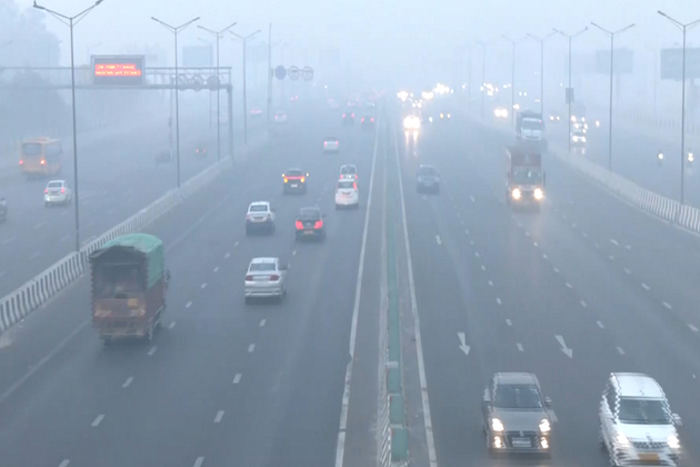 Dense smog engulfs Delhi; AQI slips to 'severe' category at 418