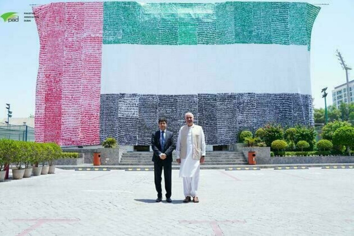 Pakistan Association Dubai sets Guinness World Record with UAE Flag made of 24,514 handprints