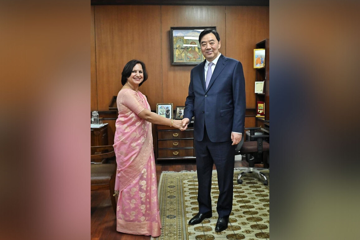 MEA Secy (South) holds talks with Chinese Special Envoy on recent developments in Middle East