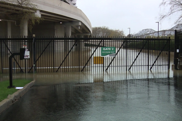 Cincinnati Bengals stadium surrounded by Ohio River water after flooding