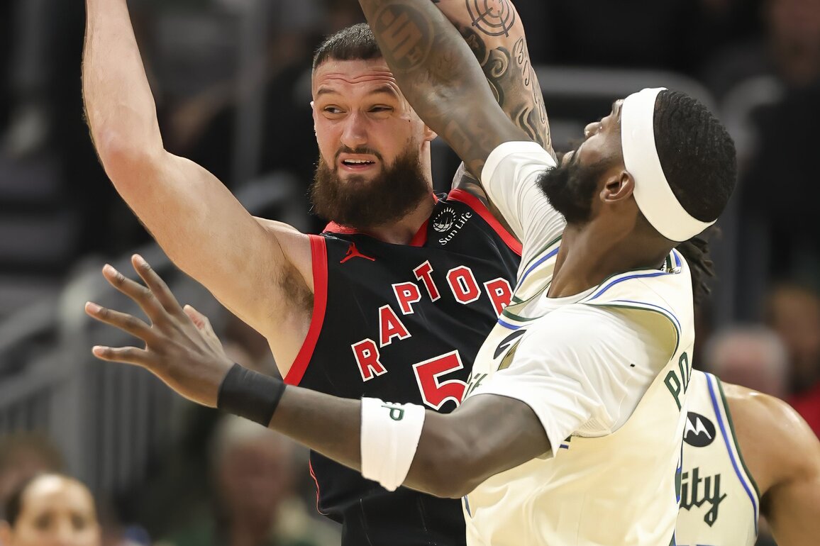 (SP)U.S.-MILWAUKEE-BASKETBALL-NBA-BUCKS VS RAPTORS