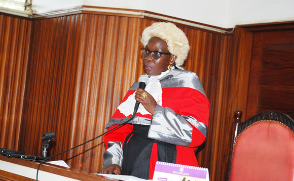 Omulamuzi Nabisinde bwe yabadde atongoza kkooti ey'enjawulo eneewozesa emisango gya naggomola Omulamuzi Nabisinde bwe yabadde atongoza kkooti ey'enjawulo eneewozesa emisango gya naggomola