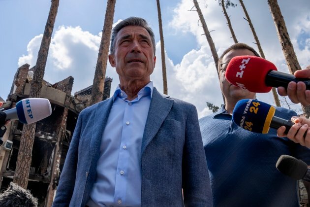 Former NATO Chief Joins Calls to Better Arm Ukraine