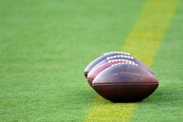 Police seek ex-NFL player after discovering mother's body