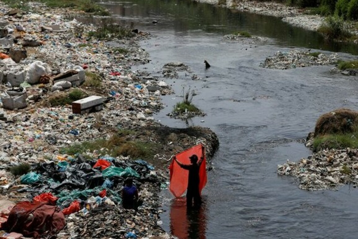 Islamabad's fruit market grapples with waste crisis, threatening public health