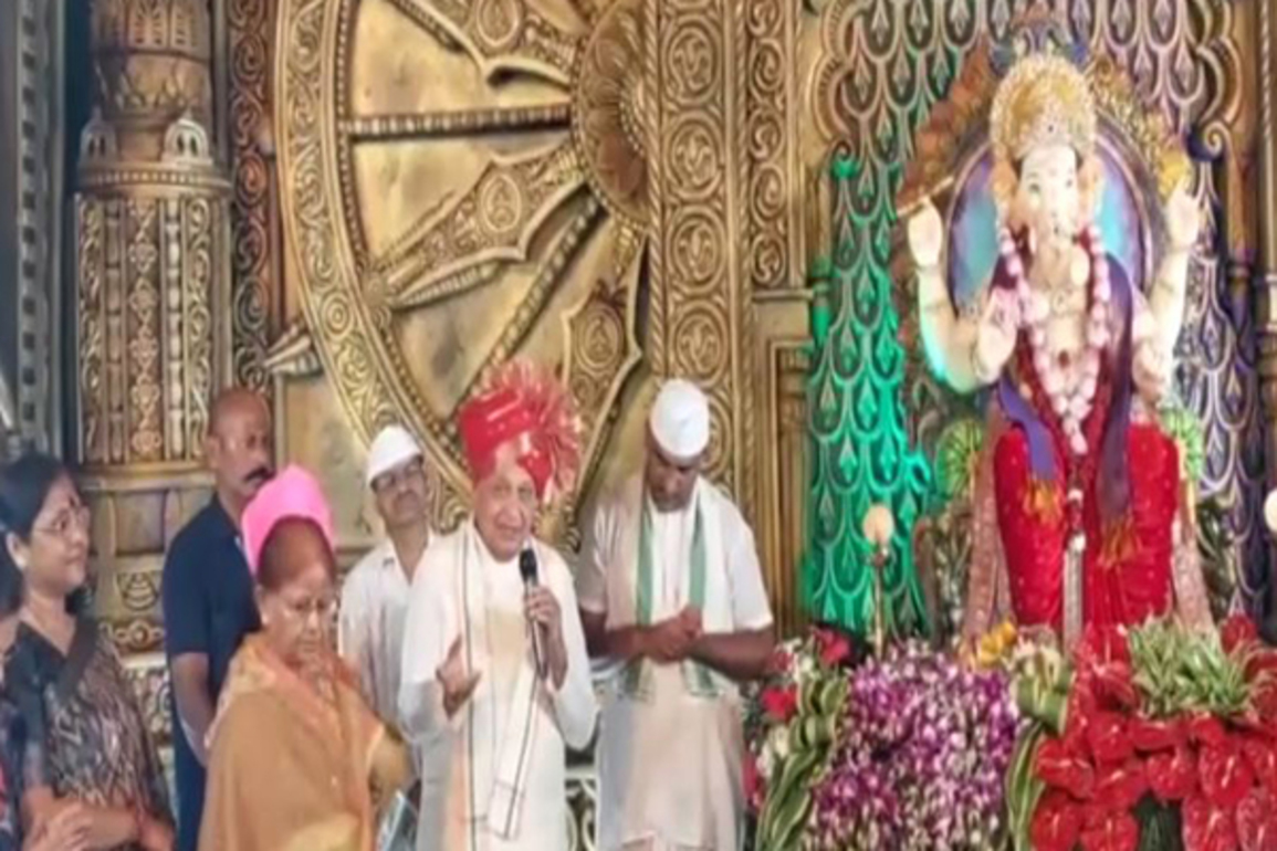 Bihar: Governor Arif Mohammed Khan celebrates Ganesh Chaturthi, visits pandal