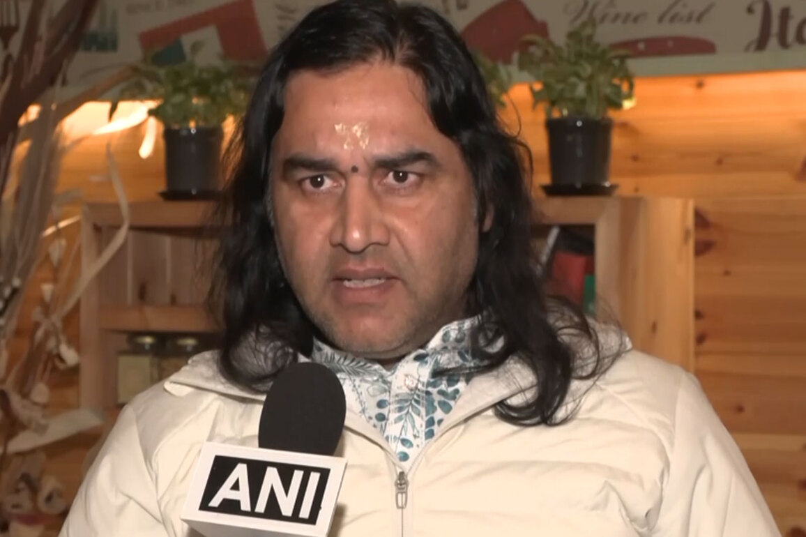 "How can someone be so heartless": Spiritual leader Devkinandan Thakur slams SRK over Bangladeshi player inclusion in KKR
