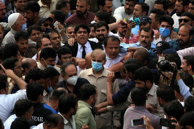 Pakistan's Anti-Graft Agency Arrests, Indicts Opposition Leaders