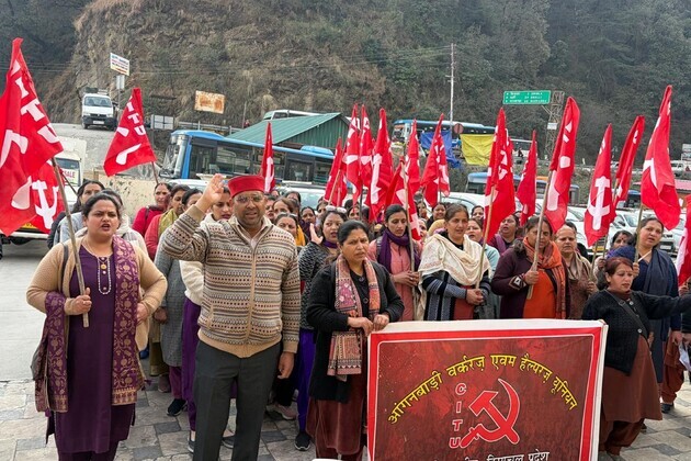 Anganwadi workers, helpers stage protest outside WCD directorate in Shimla; submit charter of demands