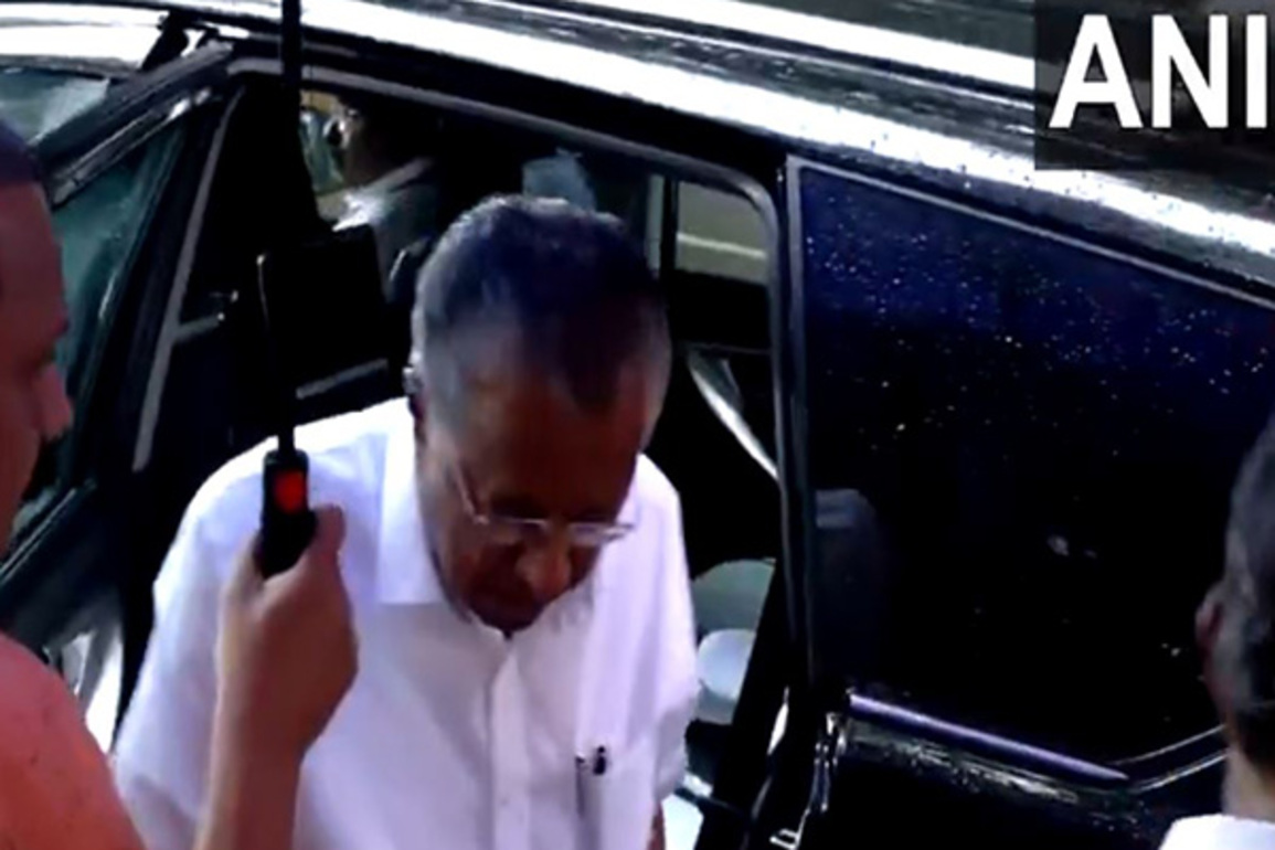 Kerala CM Pinarayi Vijayan pays tributes to late CPI(M) leader VS Achuthanandan