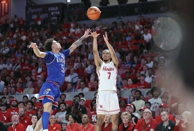 No. 3 Houston beats Kansas, sets Big 12 single-season mark