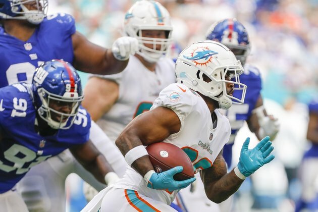 Dolphins shut down injury-plagued Giants