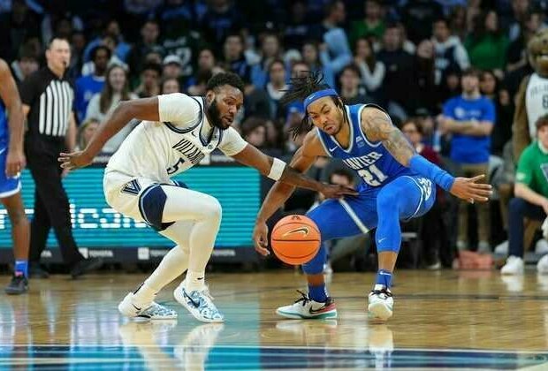 Eric Dixon takes charge after halftime as Villanova tops Xavier