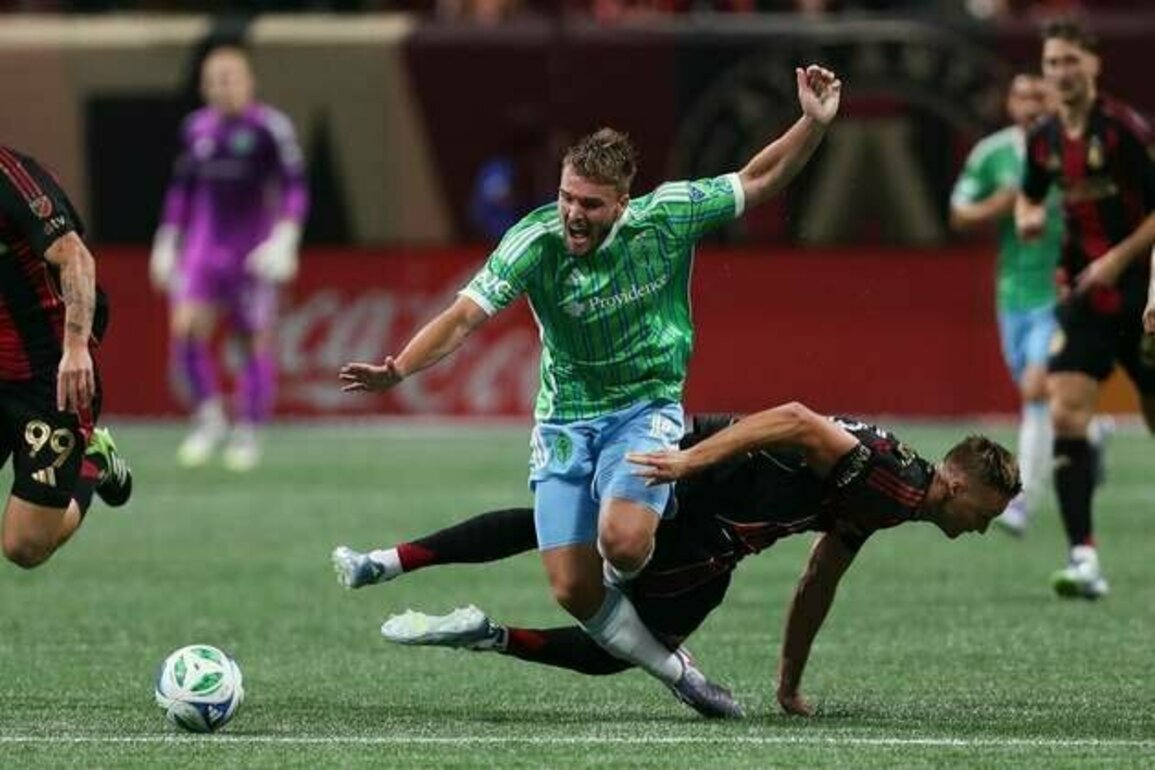 Atlanta United score late to earn draw with Seattle Sounders