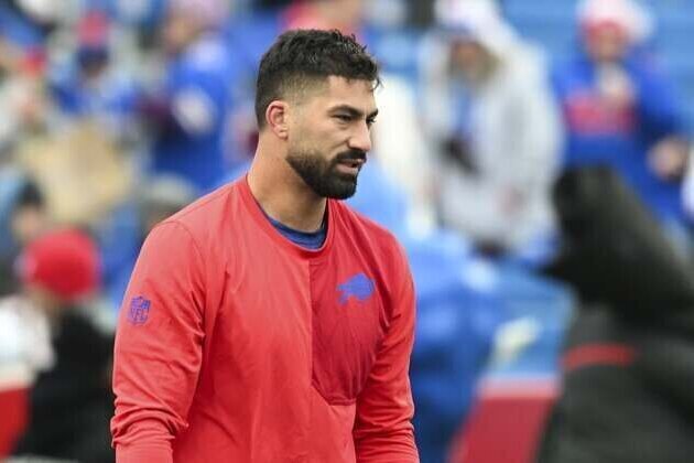 Report: Browns decide against signing DE A.J. Epenesa