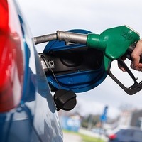 Gas prices hit $4 in US, raising cost pressures on households