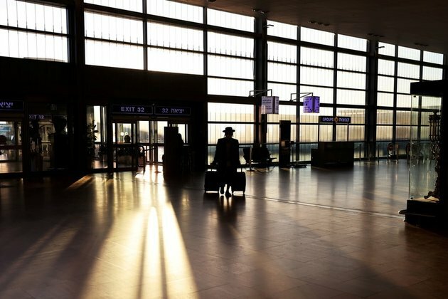 Countries close borders to foreigners amid Omicron fears