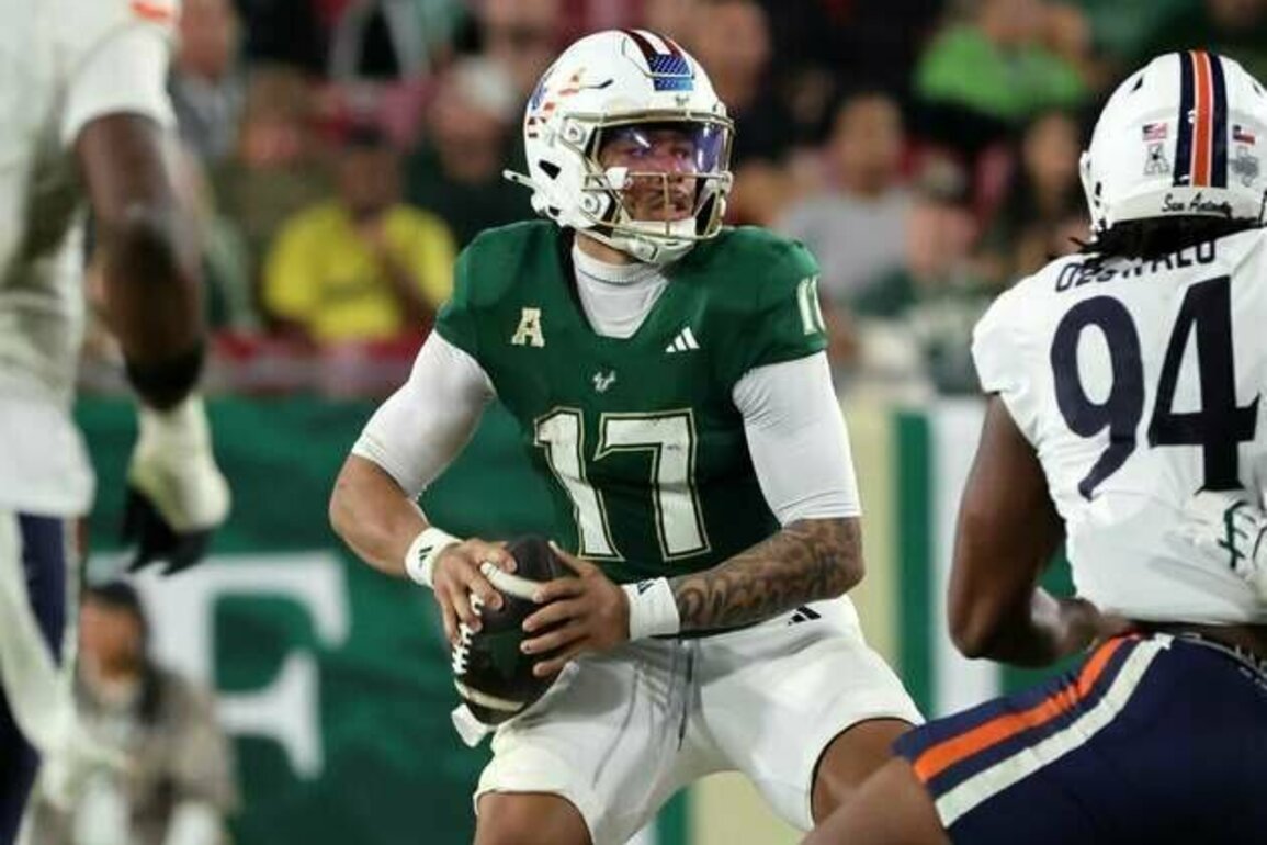 No. 24 South Florida, Navy square off at top of American Conference